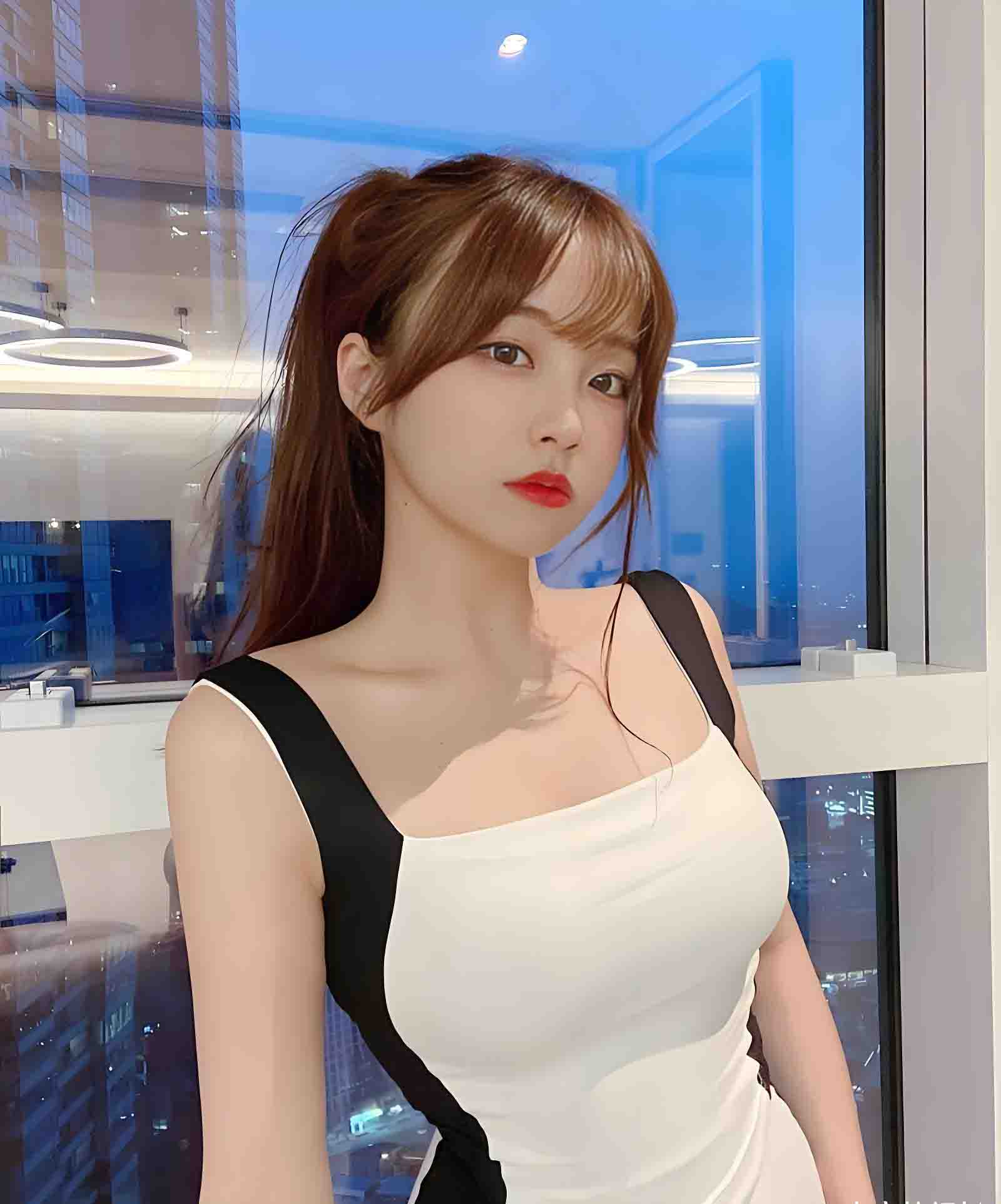 男扮女装的变态,潜入女生楼在厕所偷拍遭翻车被当场活捉,瓜友可真是惨被一群女人围攻。 男扮女装的变态,潜入女生楼在厕所偷拍遭翻车被当场活捉,瓜友可真是惨被一群女人围攻。