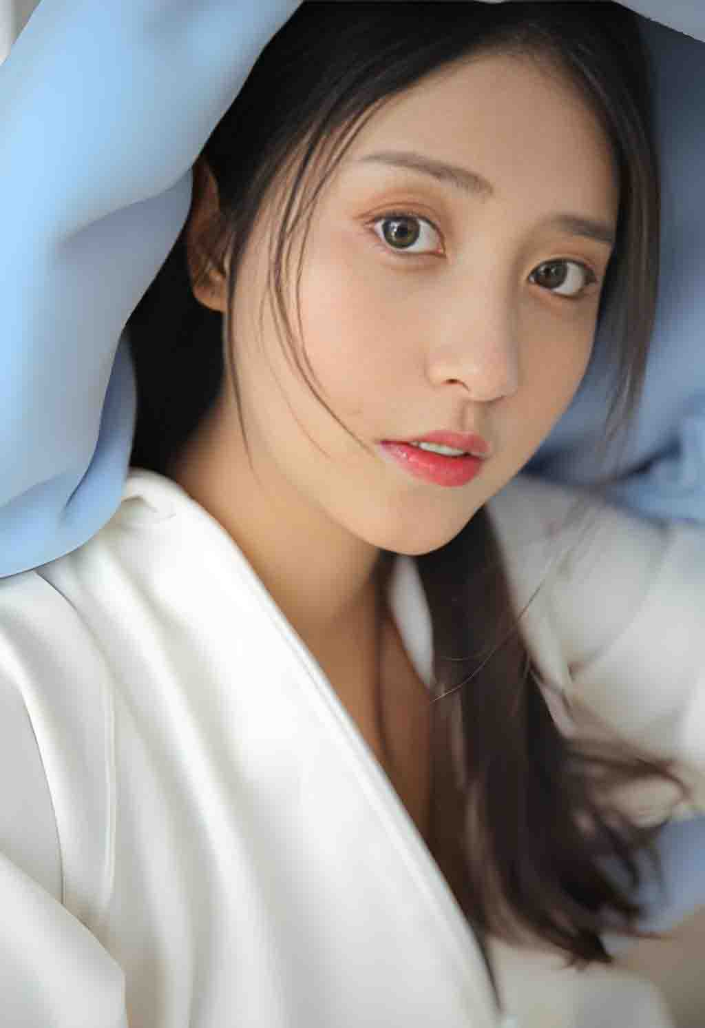 【武汉】东西湖人妻【胡丽】出轨被曝！与小鲜肉炮友激情销魂，小少妇逼毛旺盛淫水超多，真是极品！