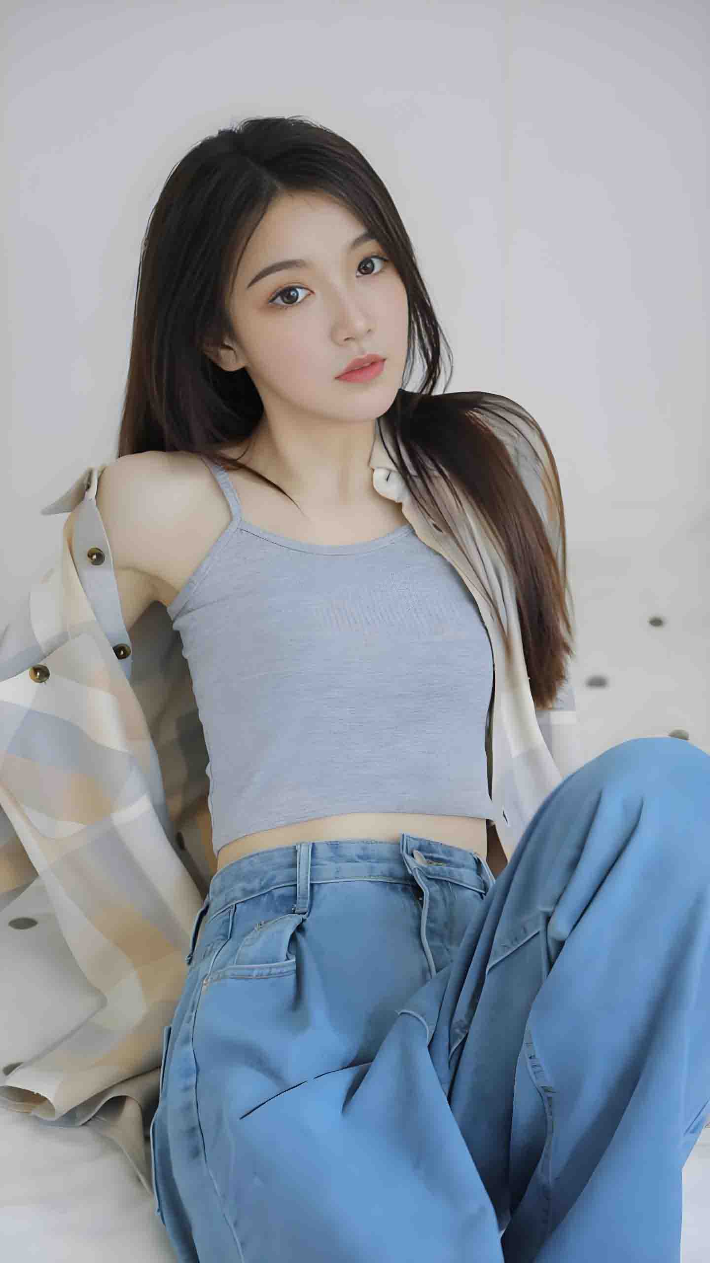 上海少妇【李丹】家里没人就喊人来操，最爱后入啪啪和户外露出，家里没人就成了开放日，这骚货谁能开的了？