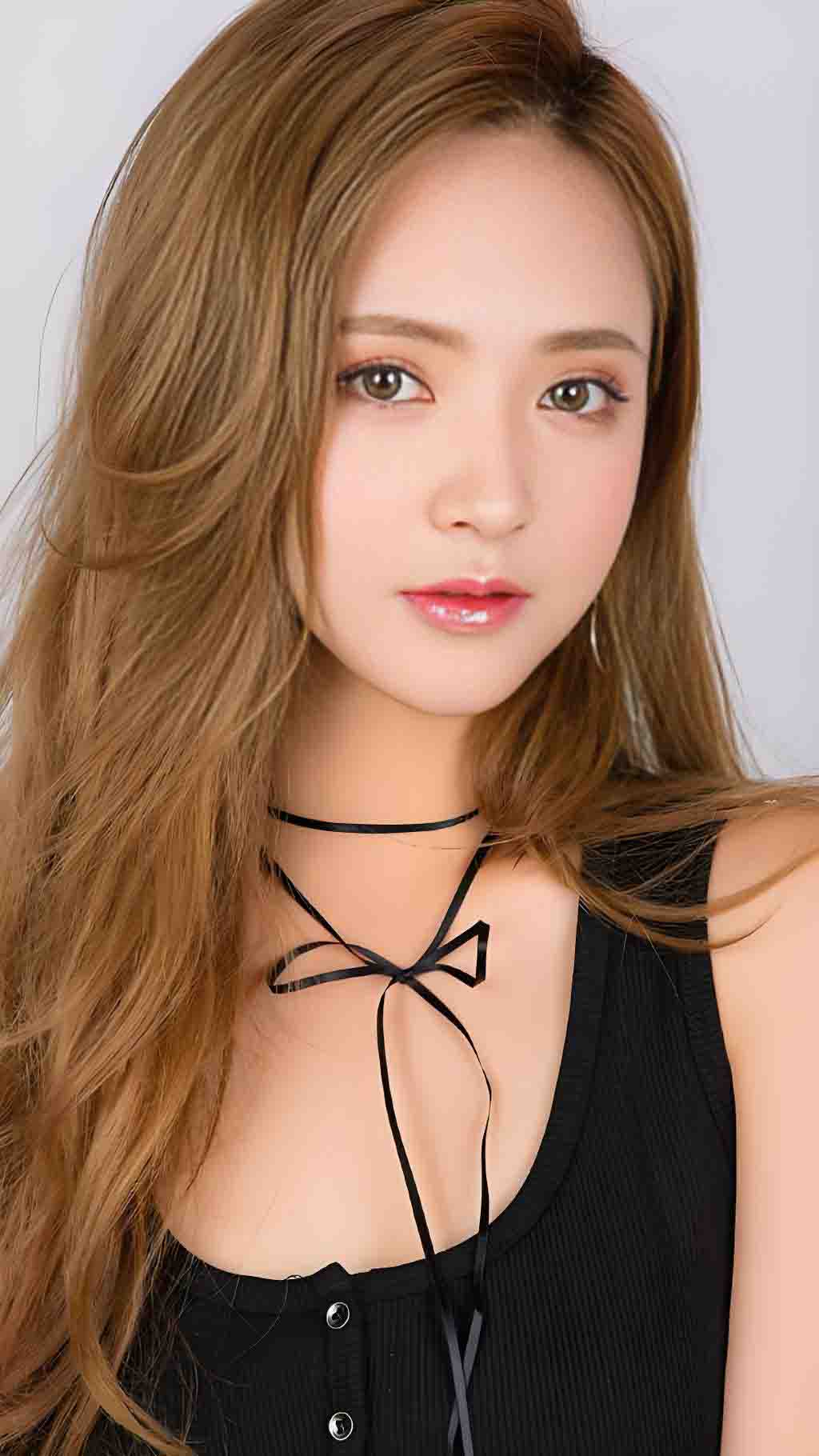 逆天颜值苗条女神，贫乳细腰长腿尤物下海做黄播赚快钱，上位骑乘后入啪啪表情淫荡叫声超骚。