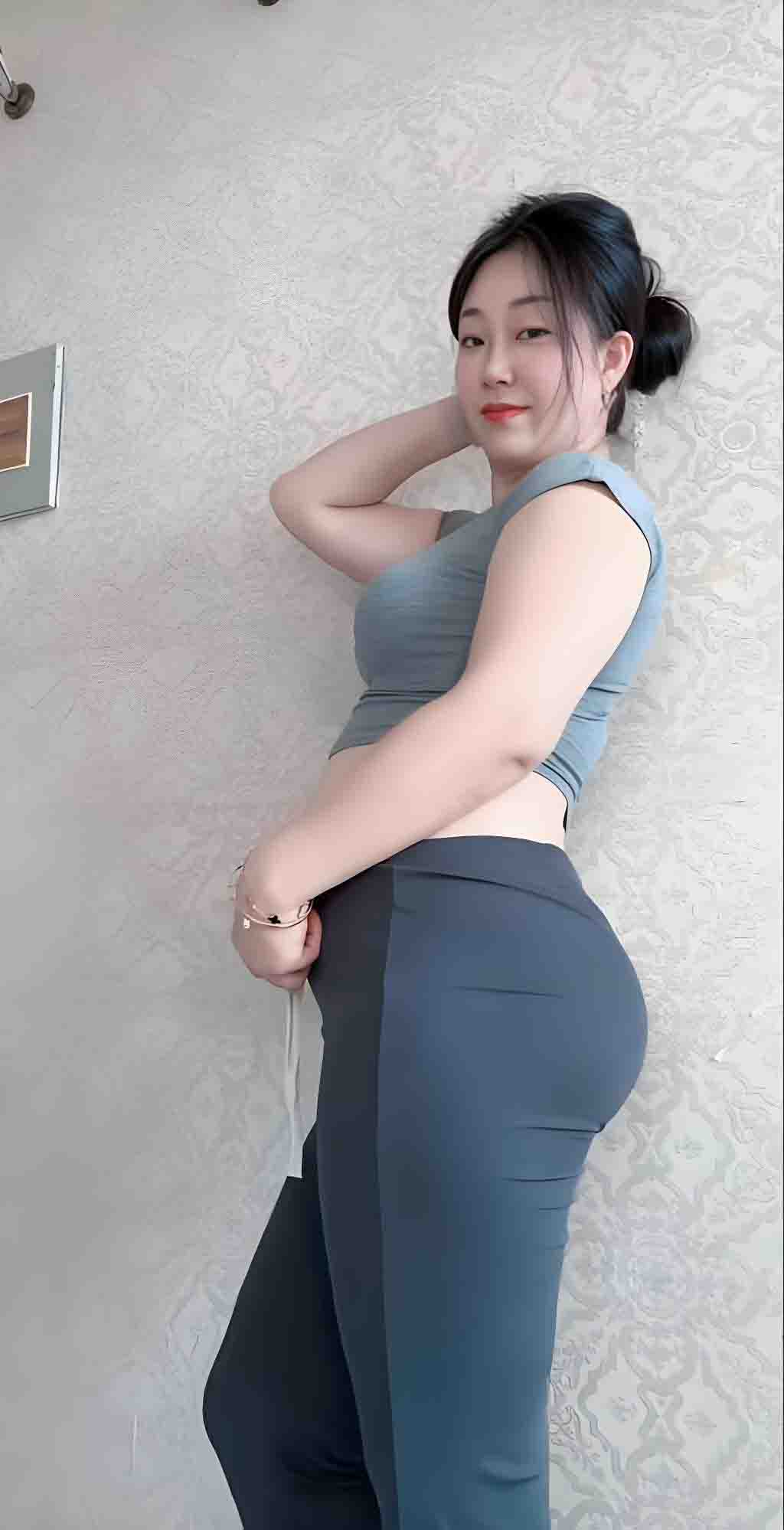 秀人网极品模特【甜仔】兔女郎诱惑写真，付费花絮露点自拍，饱满巨乳令人血脉喷张！